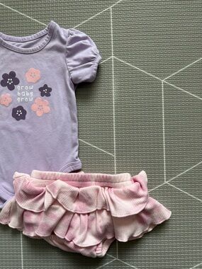 Juicy Couture|baby girl Lavender boho Onesie & Pink ribbed Ruffle Bloomers skirt